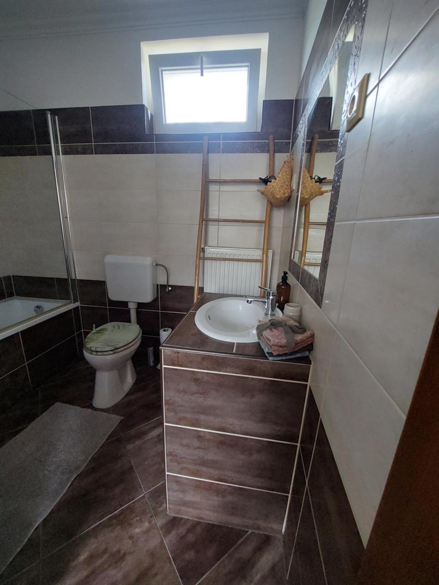 Apartament Akacvirag Airport Vendeghaz Debreczyn Zewnętrze zdjęcie
