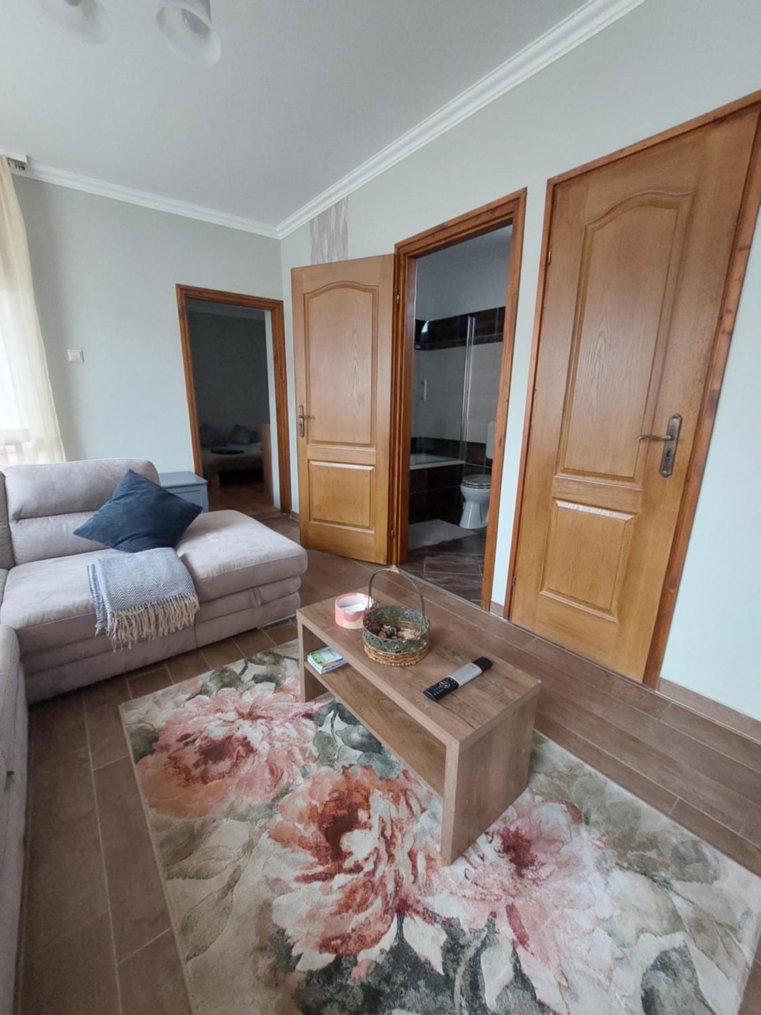 Apartament Akacvirag Airport Vendeghaz Debreczyn Zewnętrze zdjęcie